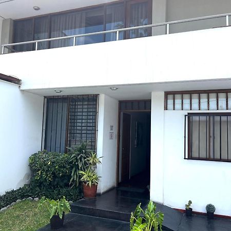 Lima Mini Aparts Monterrico - Cerca Embajada Eeuu Exterior foto