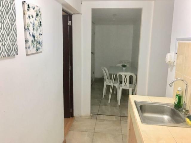 Lima Mini Aparts Monterrico - Cerca Embajada Eeuu Exterior foto